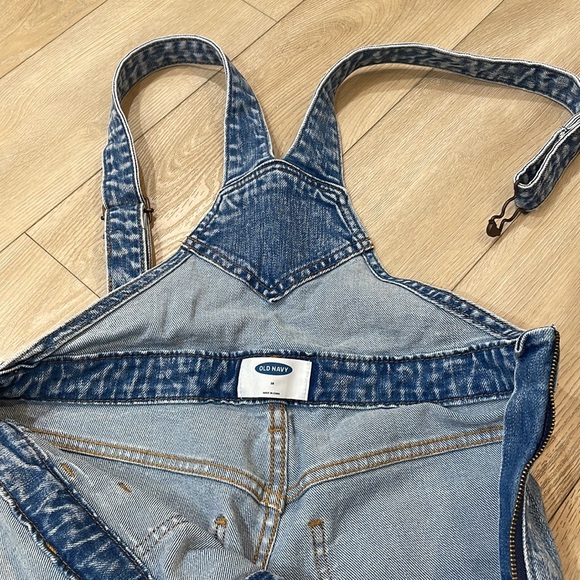 Old Navy size 10, overalls, skinny - Picture 4 of 5